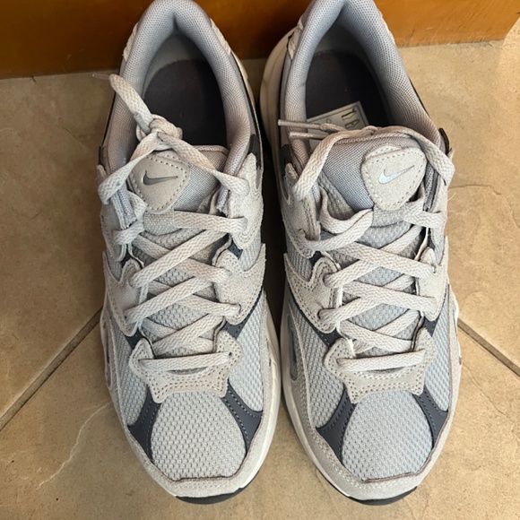 Nike AL8 Women’s Size 7.5 - Picture 2 of 4